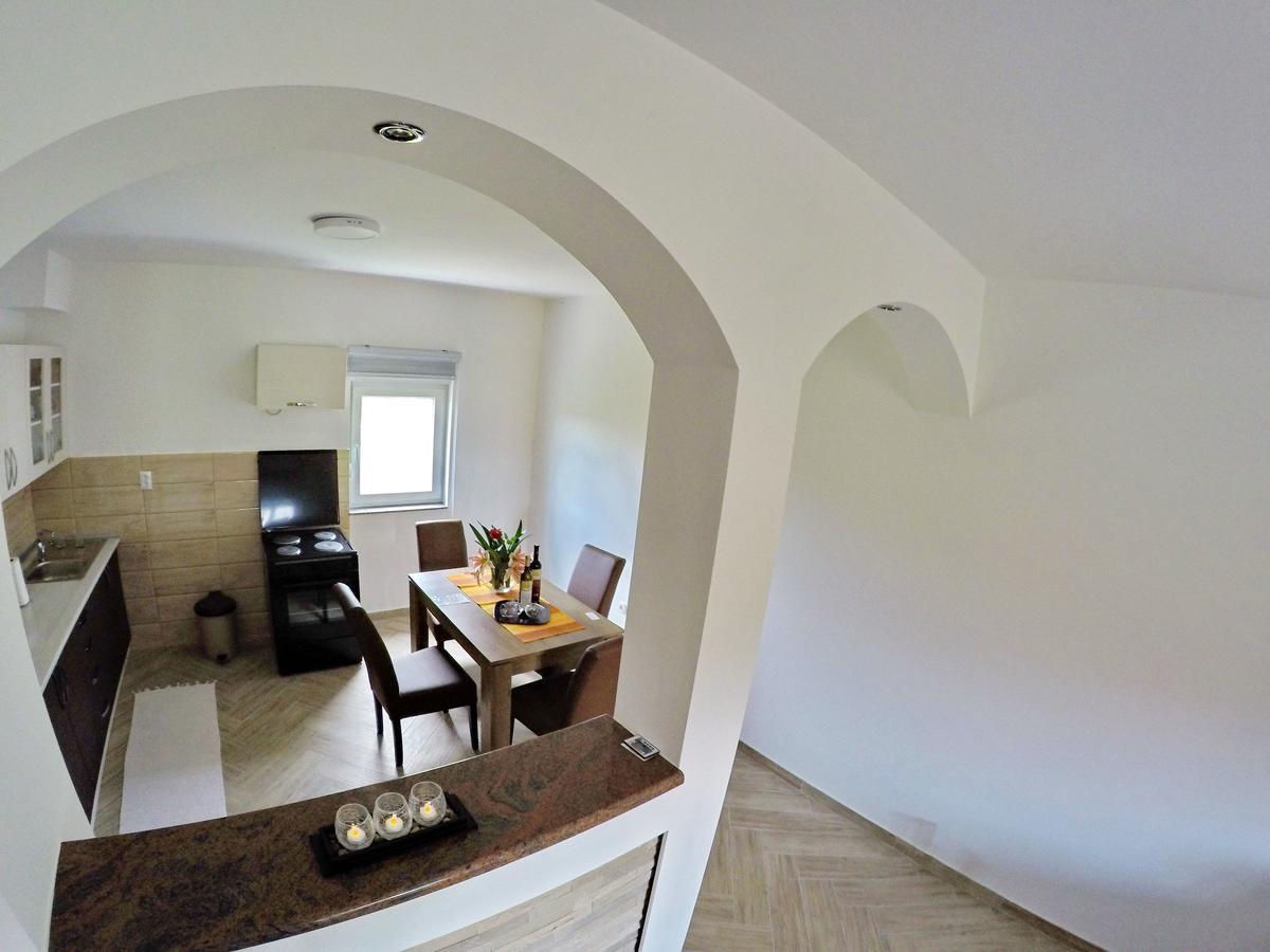 Apartments Pravica เทรบินเย ภายนอก รูปภาพ