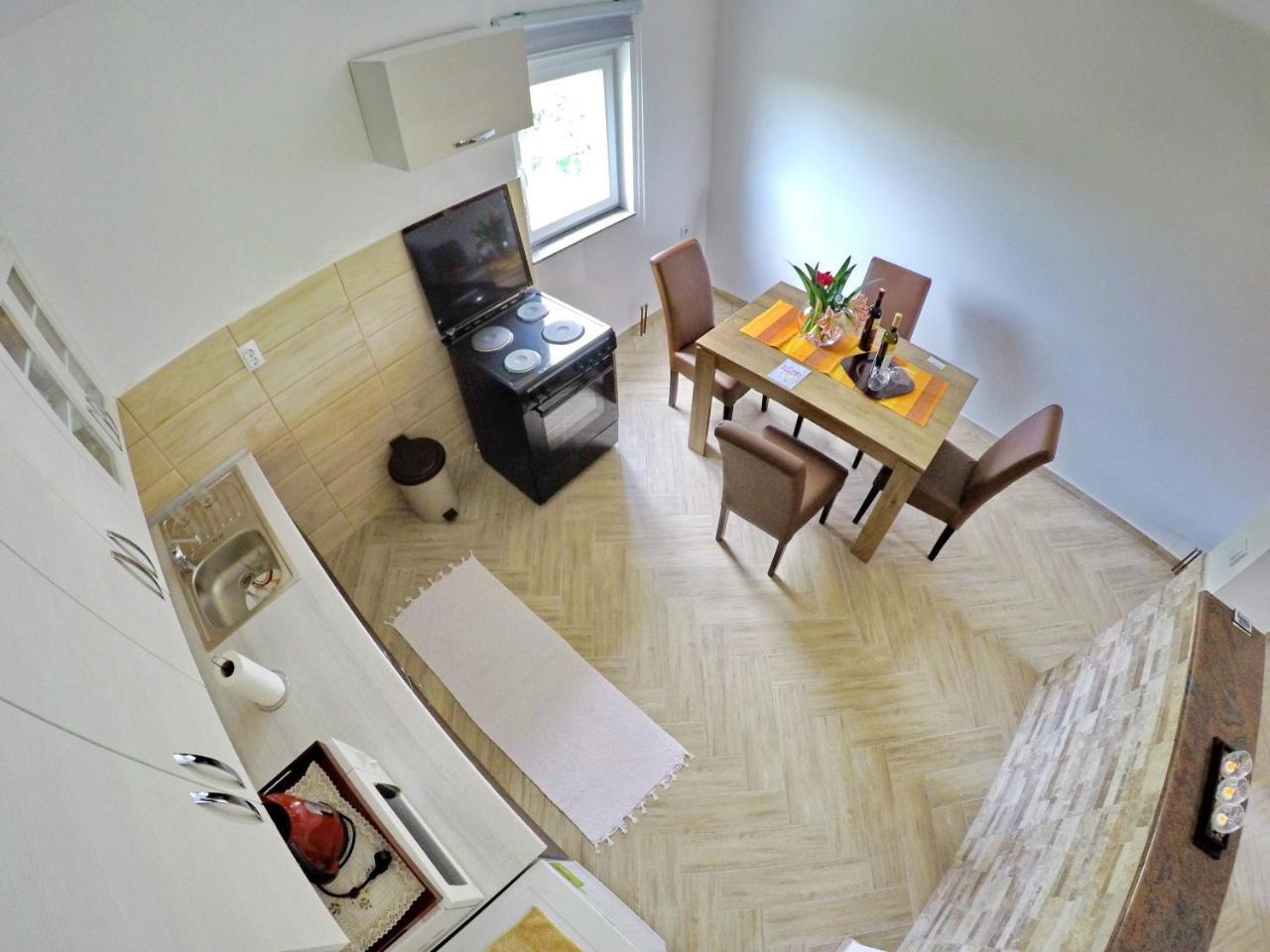 Apartments Pravica เทรบินเย ภายนอก รูปภาพ