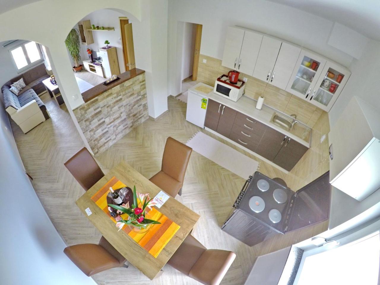 Apartments Pravica เทรบินเย ภายนอก รูปภาพ